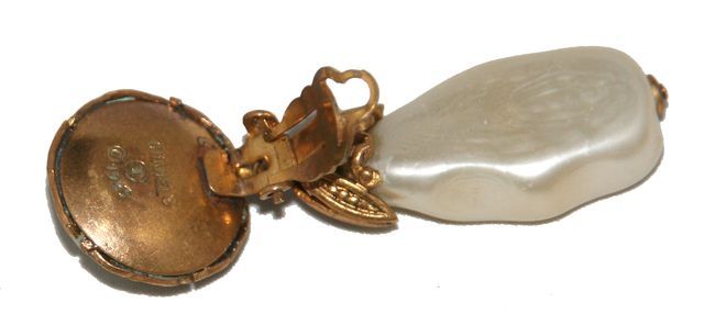Chanel Baroque Pearls 1983