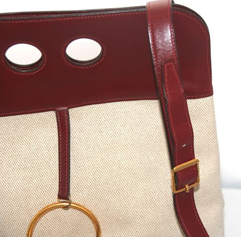 Gorgeous one of a Kind Hermès Burgundy and Toile Handbag of 1980, Letter J in a circle. Marked: Hermès Paris Made in France. Gold plated hardware. Excellent condition. Size: 32 x 28 x 15 cm - 12.6 x 11 x 5.9 in, shoulder strap adjustable.