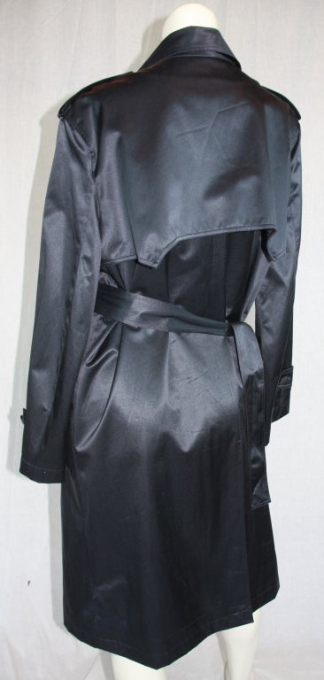 Chanel  trenchcoat In Excellent Condition For Sale In West Palm Beach, FL