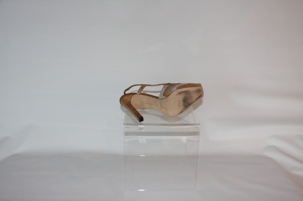Manolo Blahnik brown peep toe heels In Excellent Condition In West Palm Beach, FL