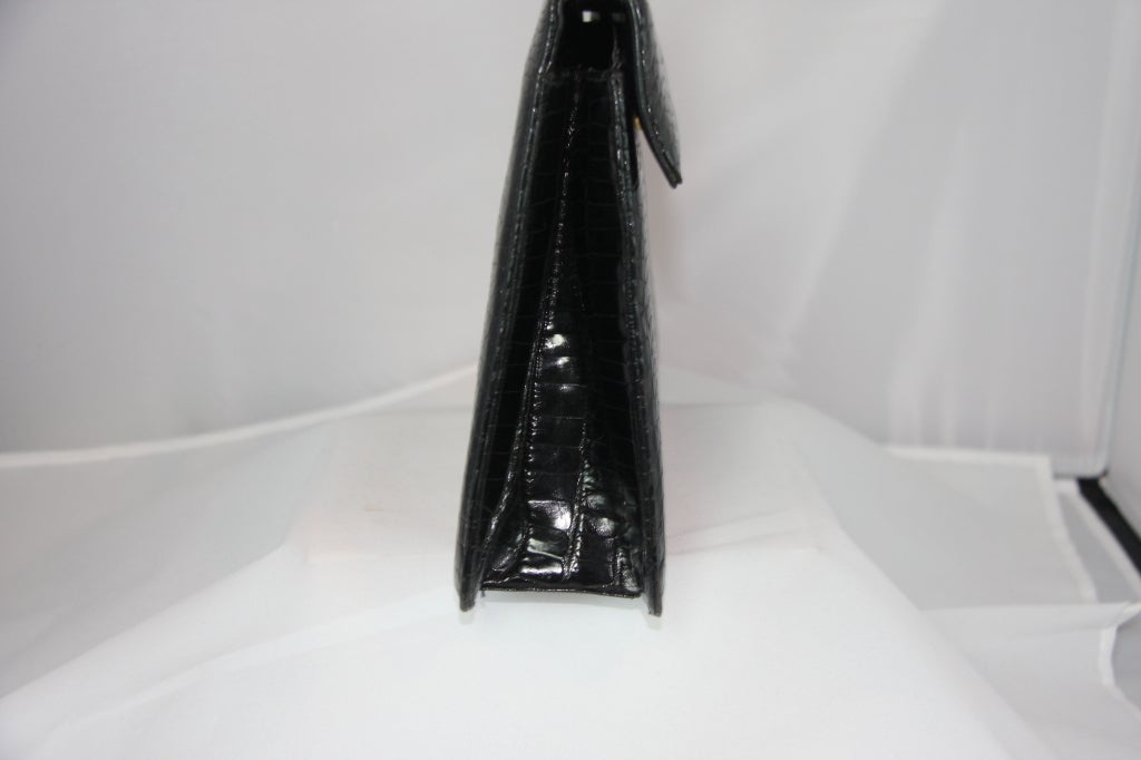 Black Alligator handbag comes with an inter-changeable shoulder strap. Also comes with inside a coin purse.
