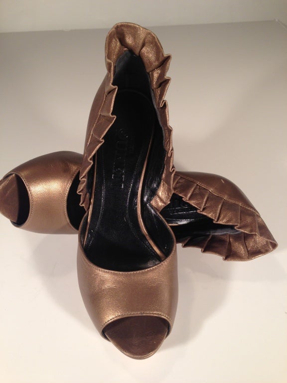 Alexander McQueen Light bronze pleated ruffle peep toe shoe 1