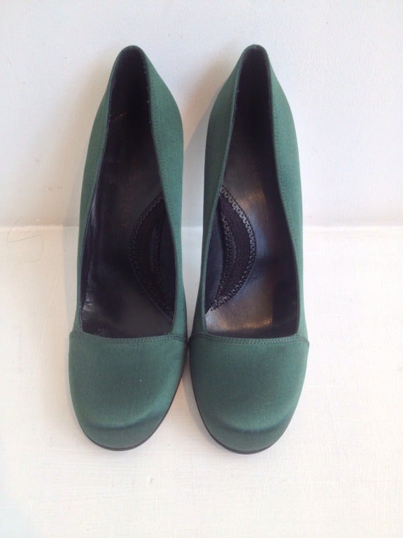 Stella McCartney Green Satin and Airbrushed Stilettos In New Condition In San Francisco, CA