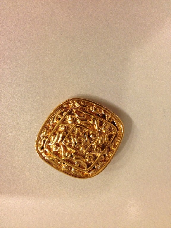 Chanel Gold Earrings In Excellent Condition In San Francisco, CA