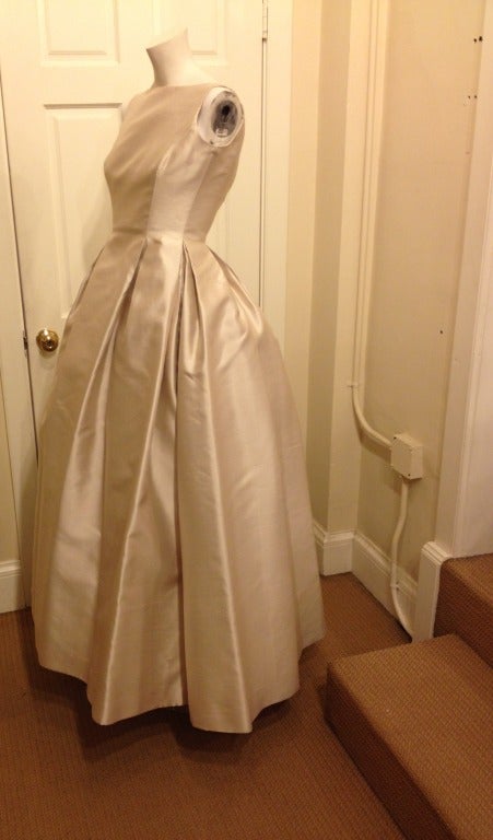 Oscar de la Renta Ivory Silk Gown In Excellent Condition In San Francisco, CA