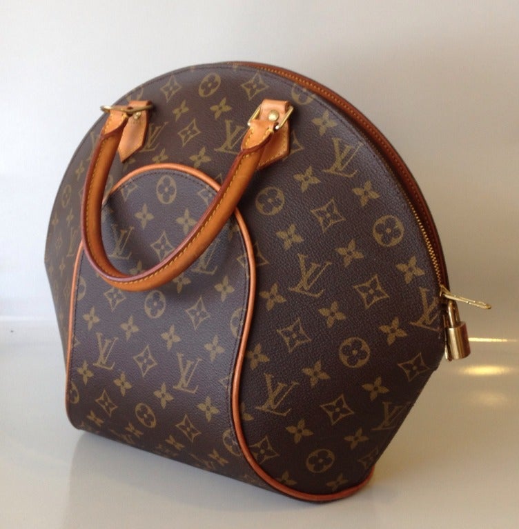 Louis Vuitton Ellipse Monogram Handbag In Good Condition In San Francisco, CA