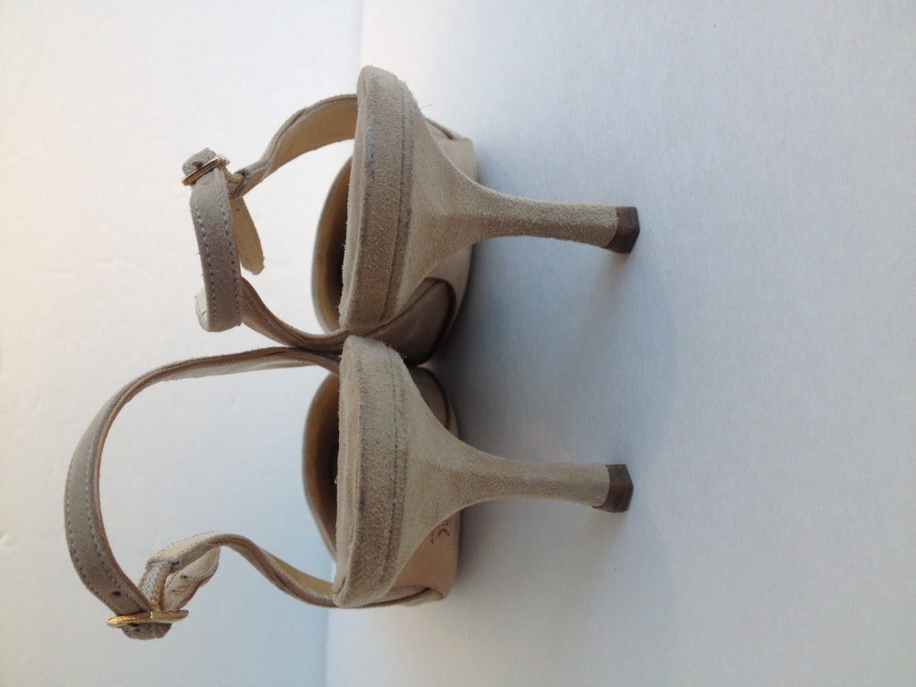 Jimmy Choo Beige Suede and Leather Heels In New Condition In San Francisco, CA