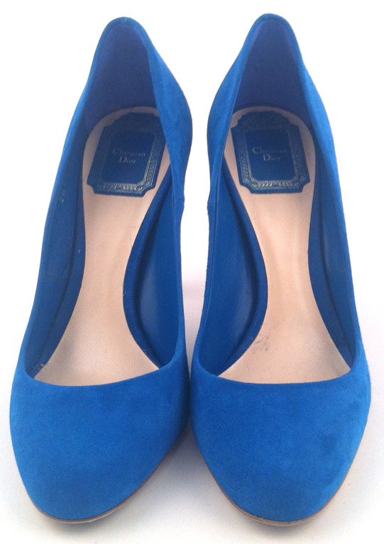 Christian Dior Blue Suede Pumps In Excellent Condition For Sale In Aspen, CO