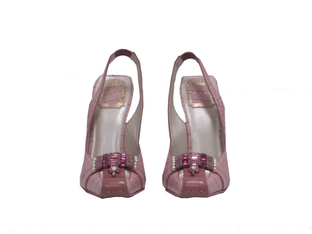 Jeweled front pastel pink crocodile slingback pumps. Excellent condition NWOB.


-Heel Height 4.5