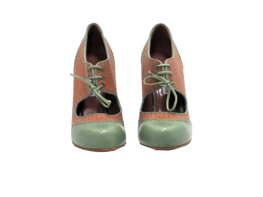 Tan and mint oxford inspired wedge. Excellent Condition


-Heel Height 4 1/2