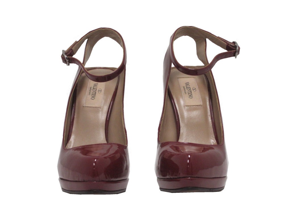 Sleek and sexy patent Mary Jane peep heel pump in brick.



-Heel Height 4 3/4