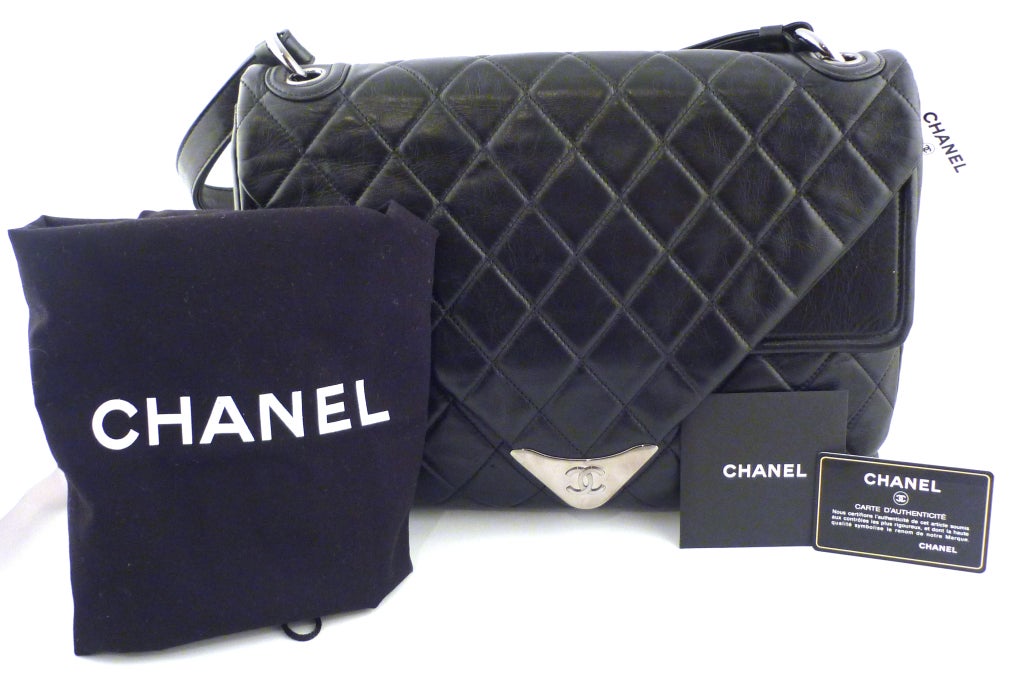 NWT!

This 2007 Chanel is in excellent condition!  Classic black quilted lambskin leather. Includes original duster and authenticity card. Main compartment has 2 magnetic closures.  Additional pocket under main flap has magnetic closure. Bag has 1
