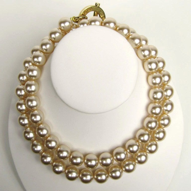 Early 90s Celine Pearl Necklace
Can be double around your neck
Large Toggle Closure Celine Paris on Circle 

This is a statement piece, nice large pearls 
Pearls 13.7 mm 
Length 35