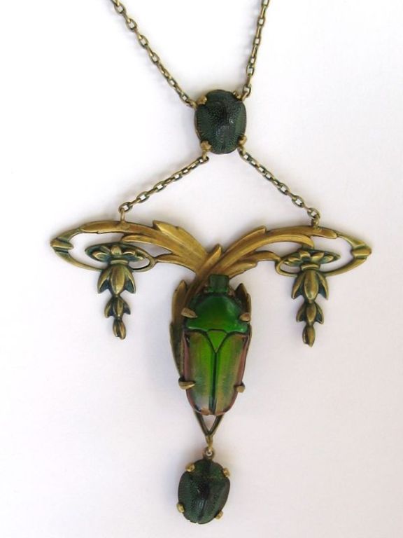 wonderful Scarab Art Nouveau Necklace, early piece
Large Center Scarab with fabulous color
it measures about 30.24mm or 1.26