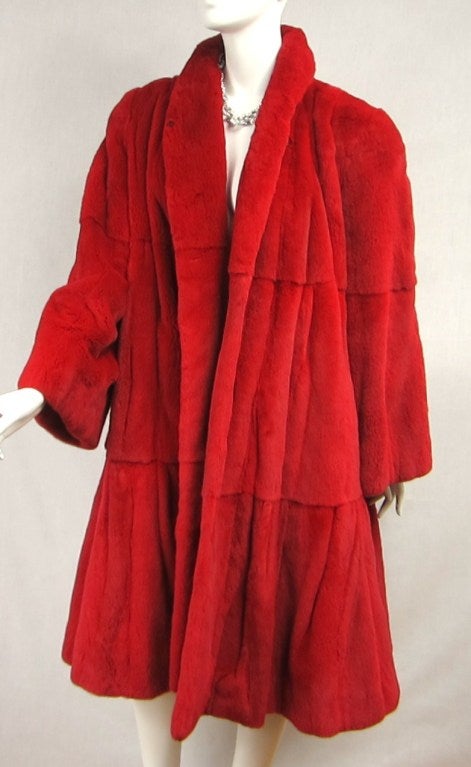 Questo è un modello che si farà notare, un visone rosso tosato con una grande capacità di movimento. Pelli lussuose, morbide ed elastiche compongono questo meraviglioso manto. Il colo

**Si tratta di un modello over size che si adatta a diverse