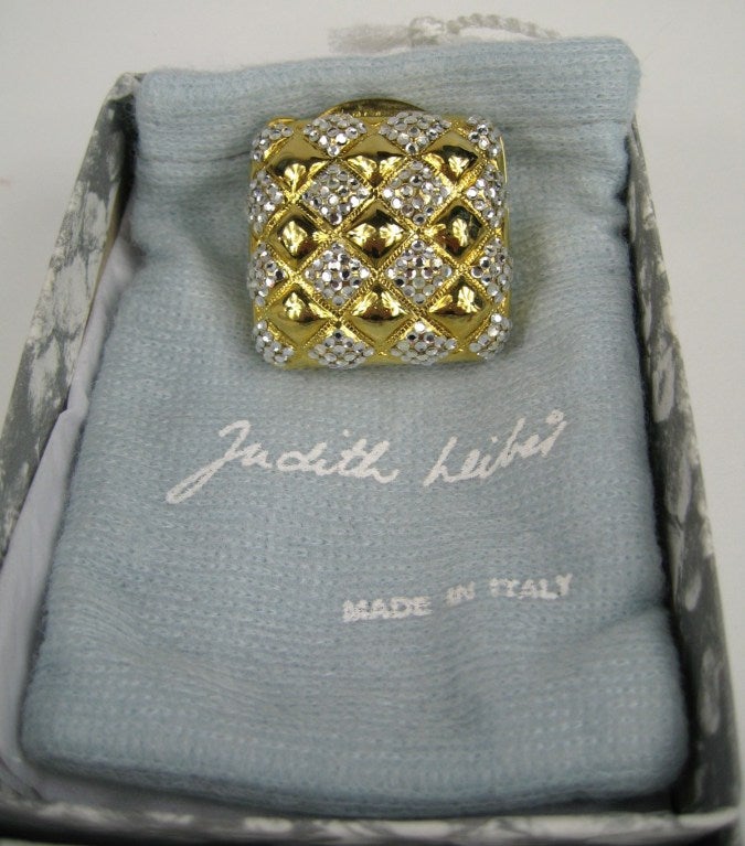 Gold tone metal with swarovski crystal inlay pill box with drawstring bag and Box. May have never been used
Labeled Judith Leiber.