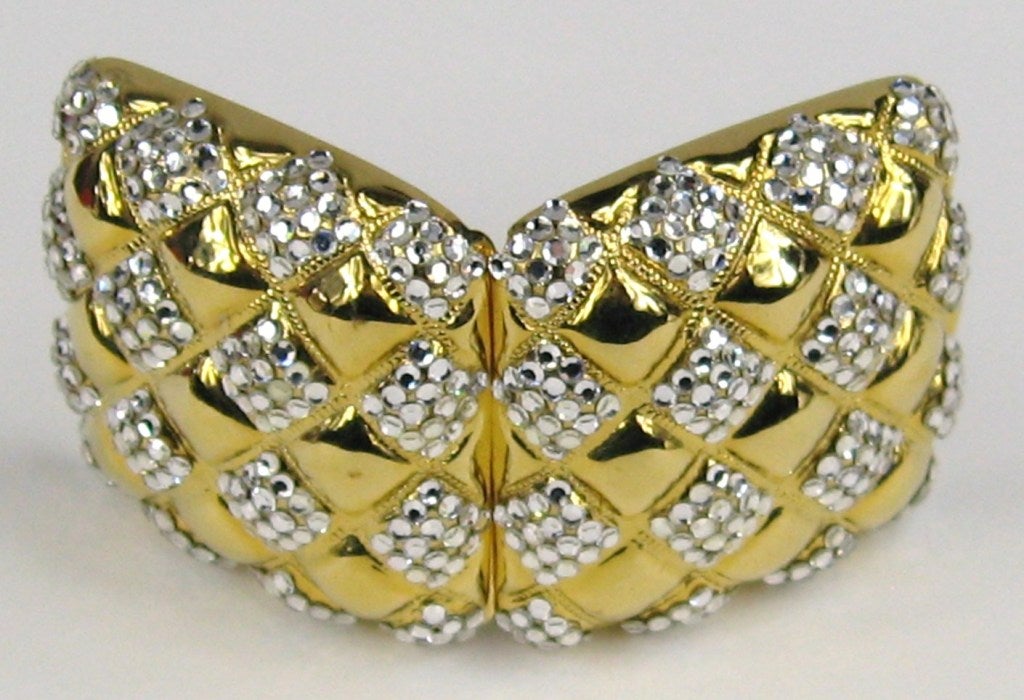 JUDITH LEIBER Swarovski Crystal Quilted Pill Box In Excellent Condition In Wallkill, NY