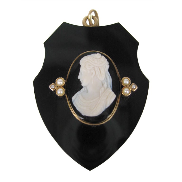 Victorian 14K gold Black Jet Hair locket pendant For Sale at 1stdibs