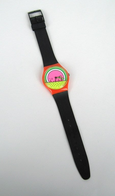 Il s'agit d'une montre Swatch Keith Haring de 1985 appelée Break Dance.
Limité à 9 999 pièces, vendu uniquement aux États-Unis.
Inspiré de l'affiche Breakdance de Keith Haring.
Il semble avoir été porté une ou deux fois.