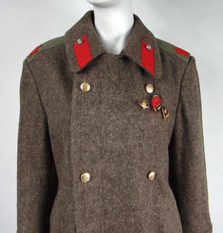 USSR ORIGINAL UNIFORM
Coat of Soviet Red Army Soldier-Russian Military 
Original with stamp   broadcloth (wool)
Unisex 
Kick pleat buttons down
Plaquet on back unbuttons for more room 
Faux buttons down the front, coat clips shut
Partially