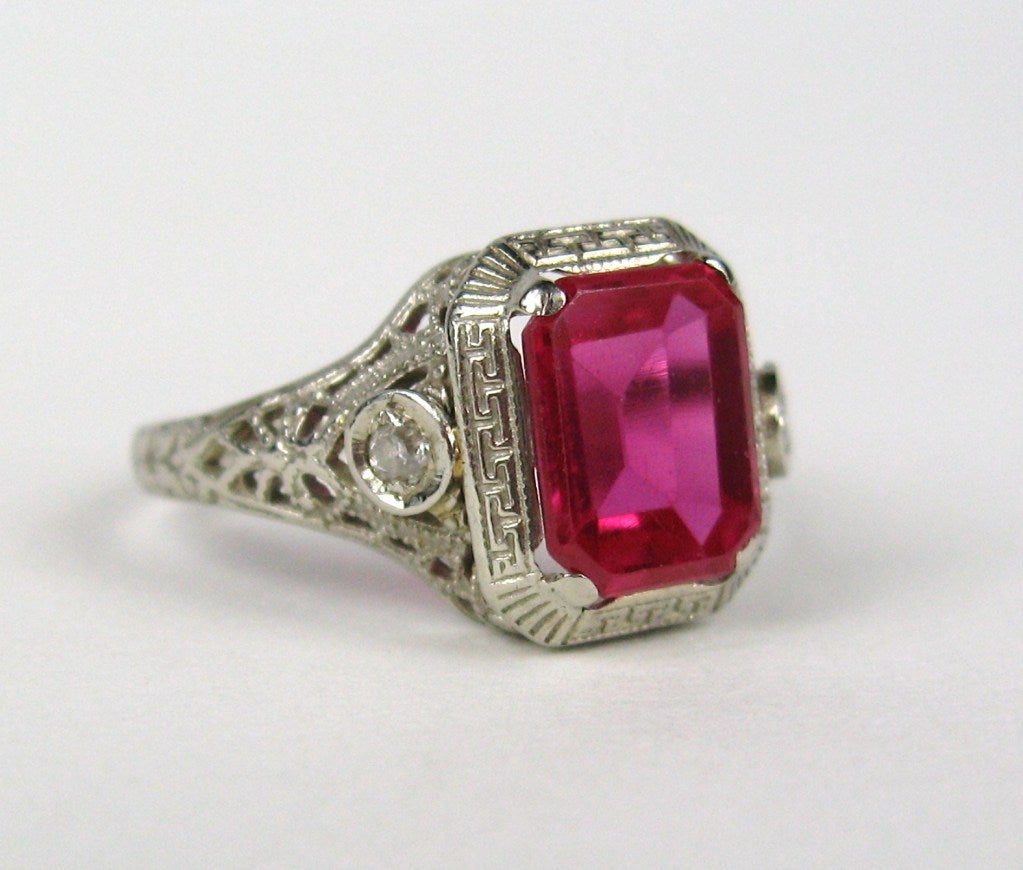 1920s Art Deco White Gold Ruby Diamond Filigree Ring In Excellent Condition In Wallkill, NY