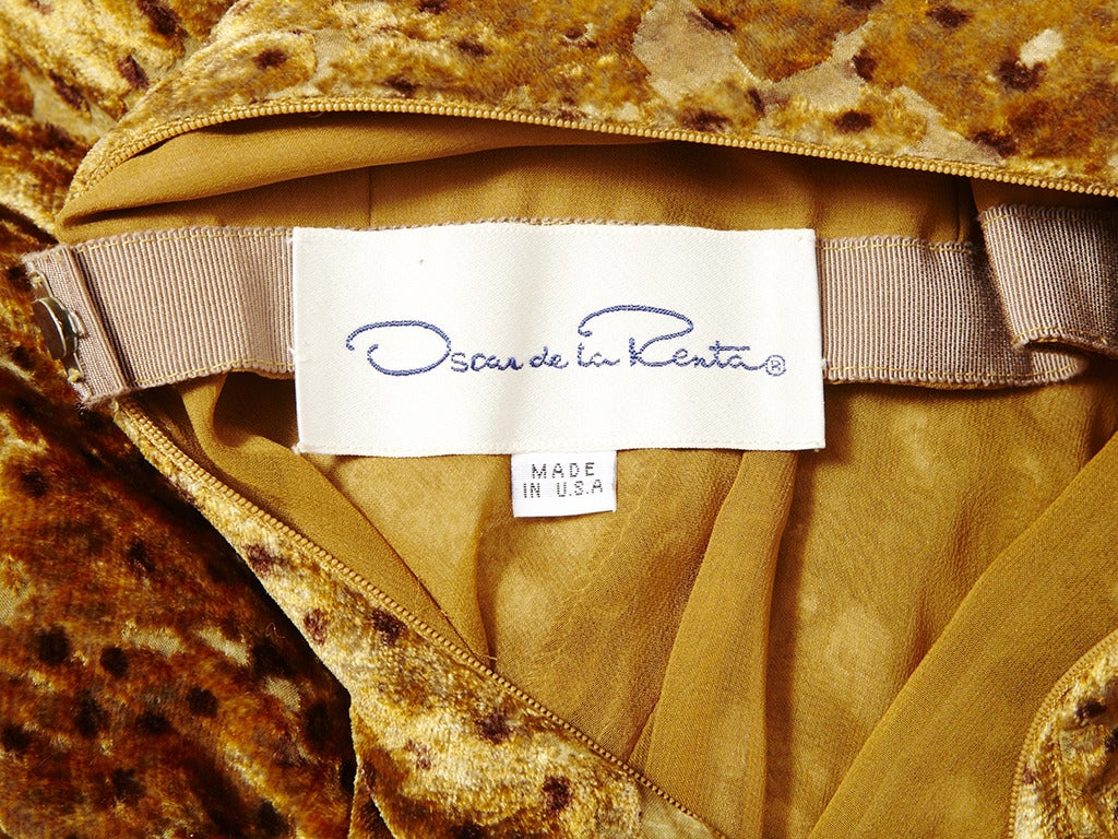 Oscar de la Renta Cut Velvet Gown In Excellent Condition In New York, NY