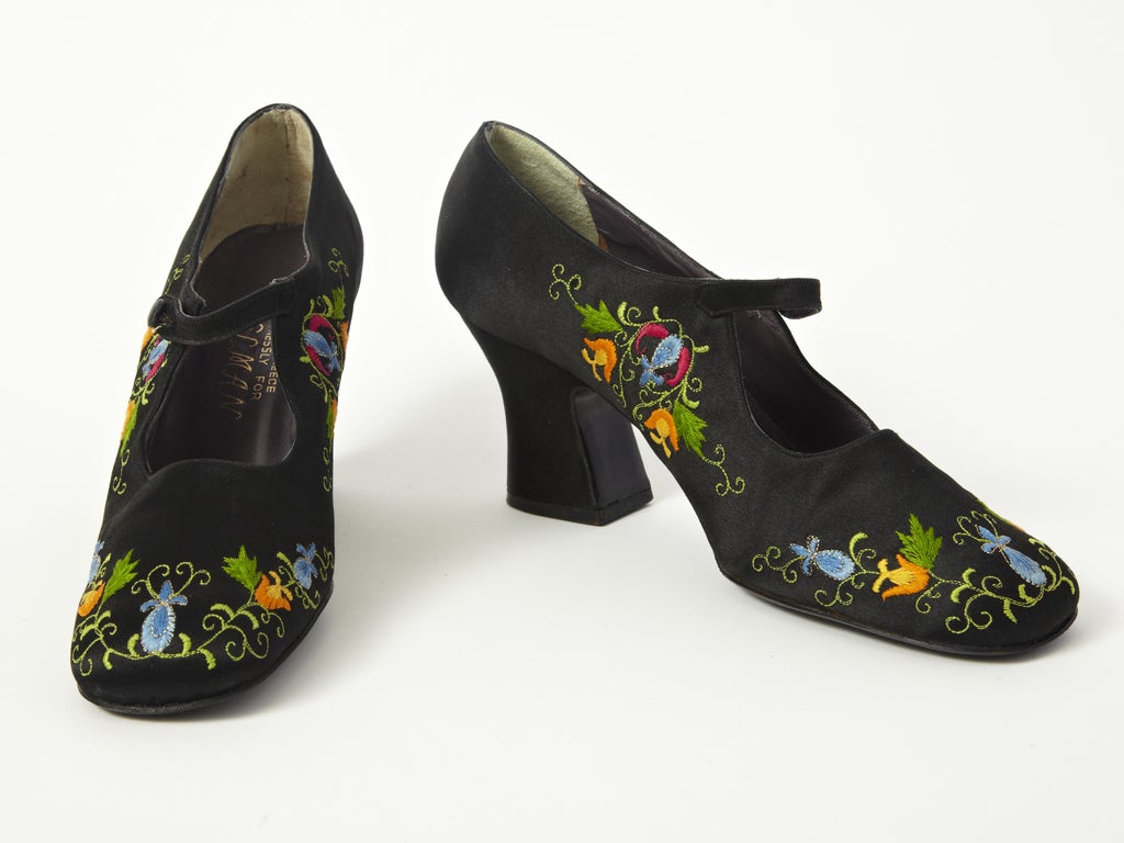 Delman embroidered 20's style shoes from the 1970's...Size  6 1/2 B.