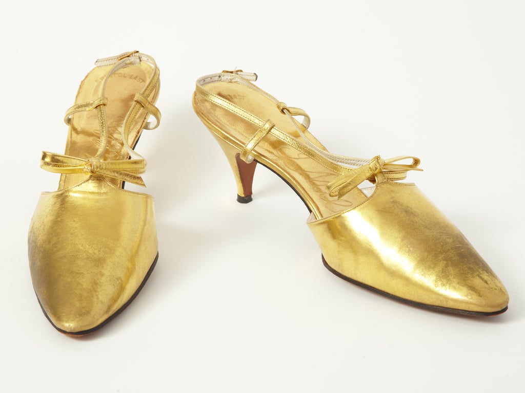 Gold leather kitten heel I Miller slingbacks shoes with bow detail C. 1960's.