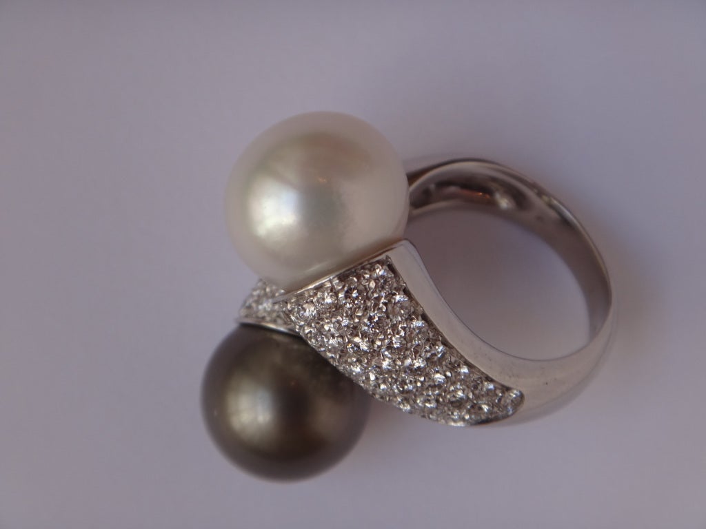 Pearl and Diamond Gold Ring In Excellent Condition In Berlin, DE