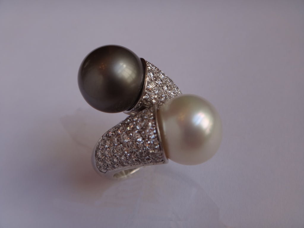 Women's Pearl and Diamond Gold Ring