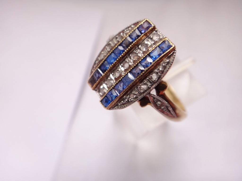 Art Déco, 1920s-1930s. Probably France. With 15 rose-cut diamonds and 16 synthetic sapphires. Mounted in 14K yellow gold. Hallmarked inside with 2 illegible mark and an additional mark. Total weight 3,53 g. Re-sizable