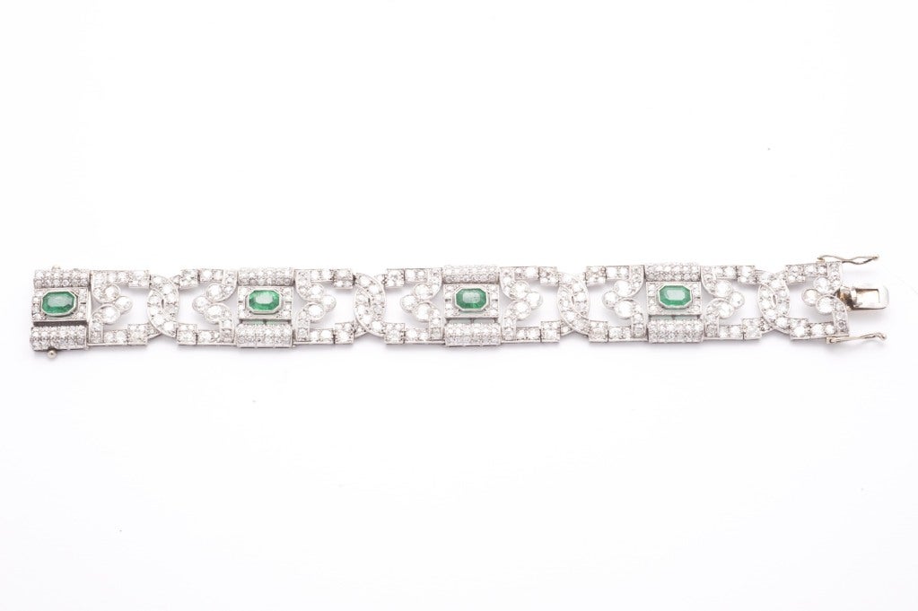 Women's Italian Art Deco platinum, diamonds and emeralds bracelet For Sale