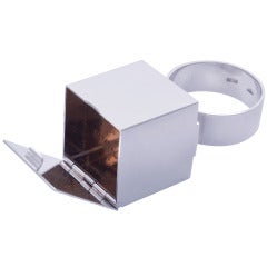Yoko Ono white gold "Box of Smile" Ring