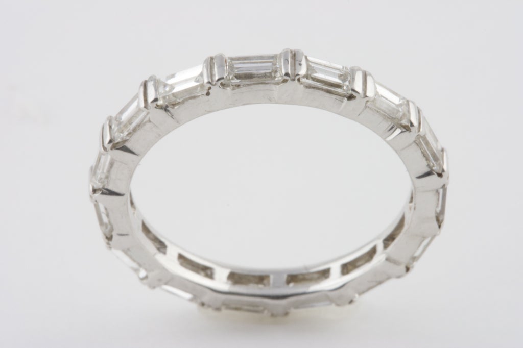 Classic 14k White Gold eternity ring with approximately 1 carat of baguette Diamonds.

Ring size: 6