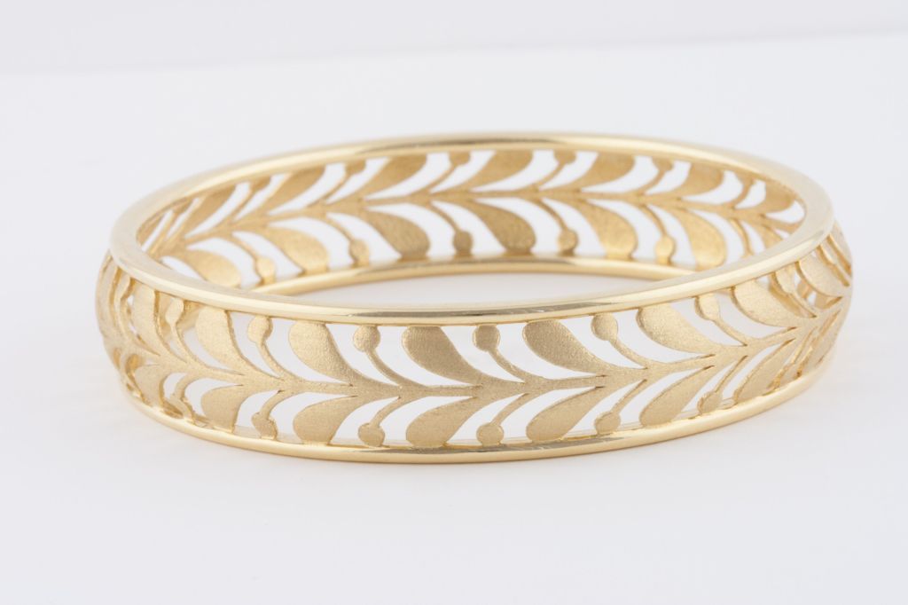 Tiffany & Co. Paloma Picasso Gold Bangle Bracelet In New Condition In Beverly Hills, CA