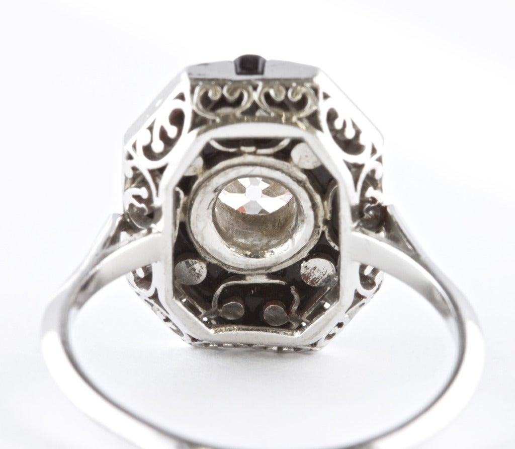 Art Deco Diamant und Onyx Platin Ring im Zustand „Hervorragend“ in Beverly Hills, CA