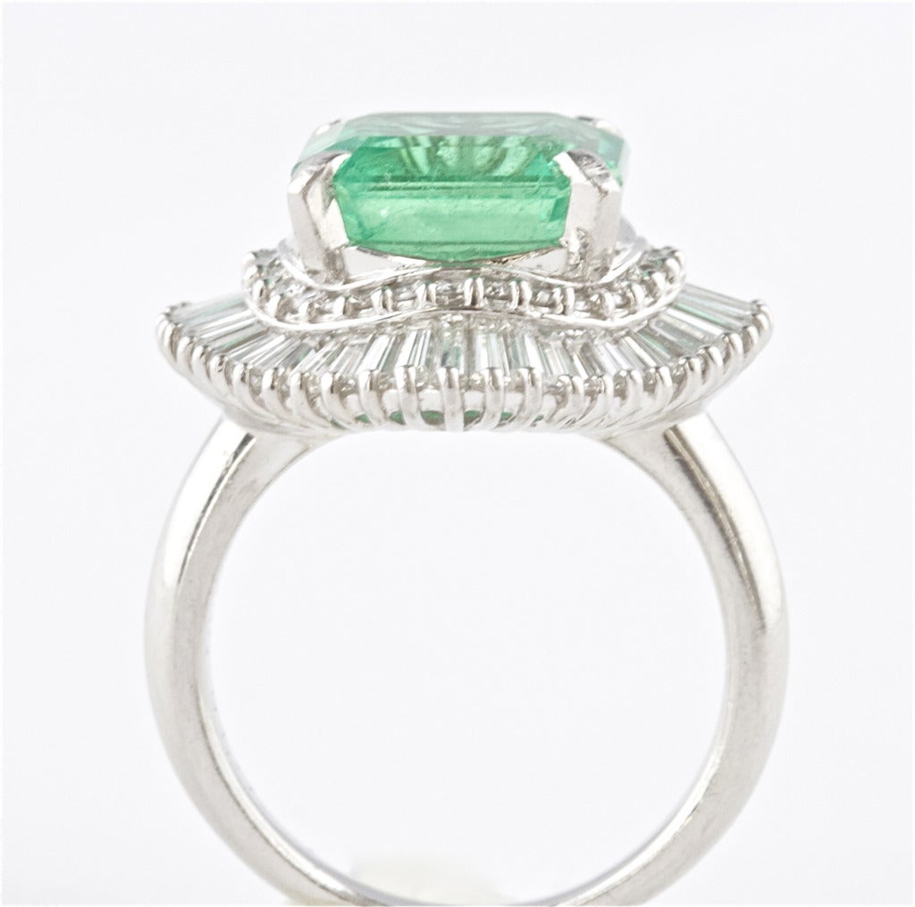 6.11 Carats Colombian Emerald Diamond Ring In Excellent Condition In Beverly Hills, CA