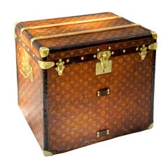 Excellent Vintage Louis Vuitton Cube Hat trunk circa 1903 Side End table