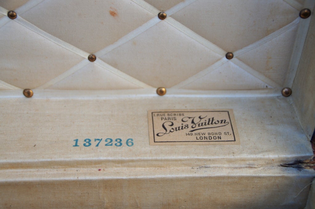 Antique Louis Vuitton Hat Cube Trunk circa 1905 End or Side Table 6