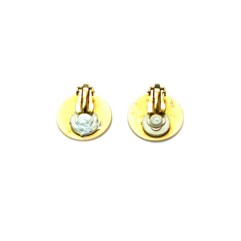 Authentic Hermes Gold Tone Round Earrings. 
Hardware : Gold Tone
Measurements : 2x2x0cm