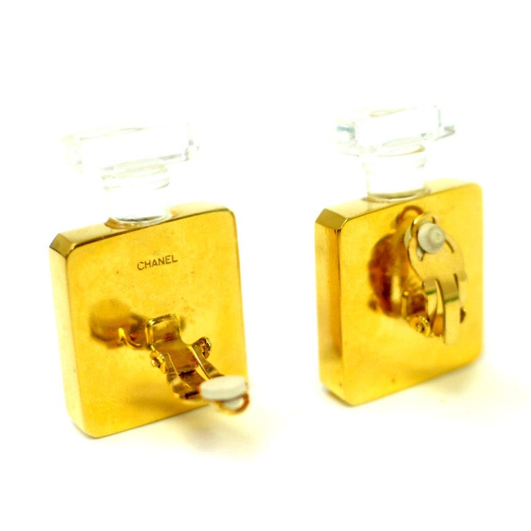 Authentic Vintage Chanel Perfume Bottle Earrings
Measurements : 4.5cm x 2.75