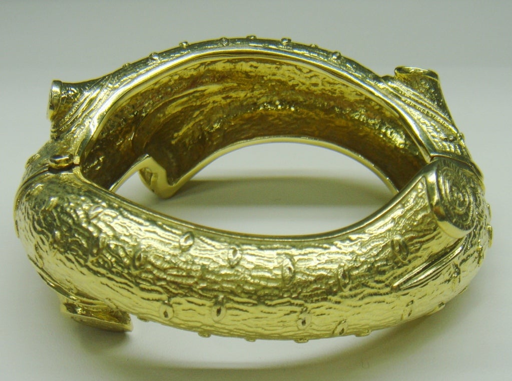18kt Gold Bracelet, Nicholas Varney, designed as hinged bangle of naturalistic form, 66.7 dwt, interior circumference - 6 1/2