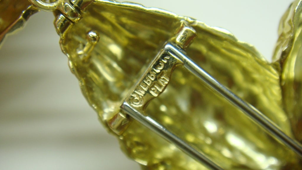 DAVID WEBB Gold Diamond Fleur-de-Lys Pendant Chain Necklace For Sale 6