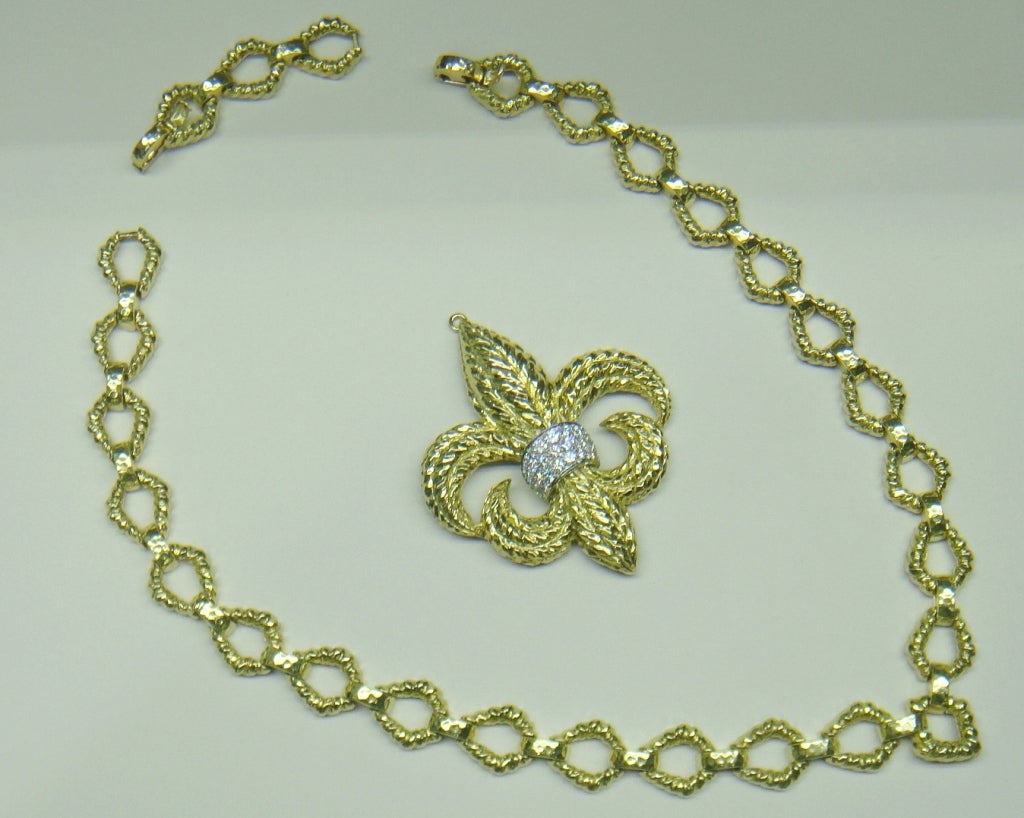 DAVID WEBB Gold Diamond Fleur-de-Lys Pendant Chain Necklace For Sale 4