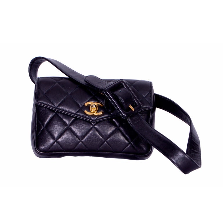 80's CHANEL Black Quilted Hipbag
