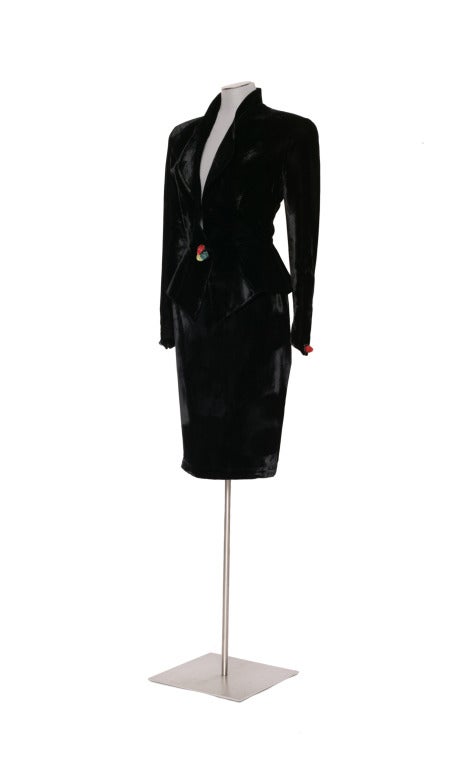Vintage 1980s Thierry Mugler black silk velvet suit In Good Condition In Antwerp, BE