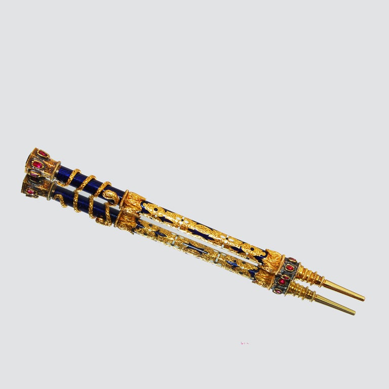 Feiner Gold- und Emaille-Bleistift mit Goldschlangen- und Rubin-Set im Angebot 1