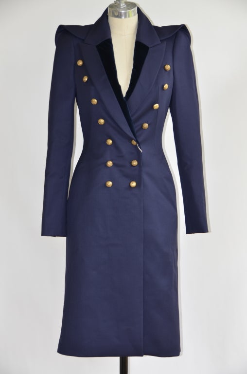 Size 40Fr.Made In Italy.
Beautiful Velvet Fabric Around Collar With Gold Buttons In The  Front And 2 On The Back Of The Coat.5 Buttons On Each Sleeve.Padded Shoulders.
Color Is  Navy/Dark Blue.
Fabric Contents:95% Wool,5% Cotton,Silk