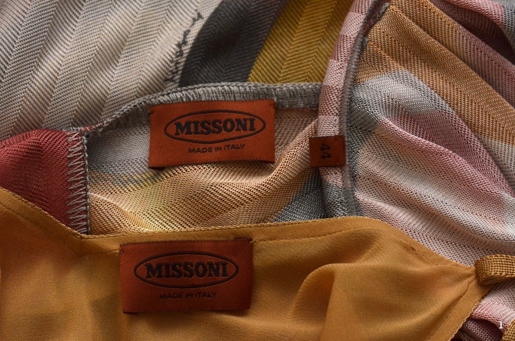 Orangefarbenes Label von Missoni im Angebot 1