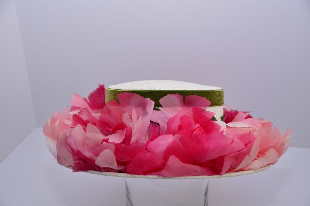 Vintage Elsa Schiaparelli Flower  Straw Hat with Original Hot Pink Hat Box In Excellent Condition In New York, NY